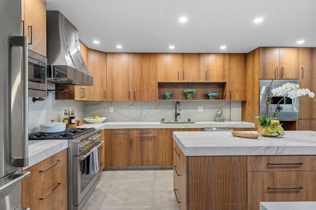 2126 University Park Dr, Sacramento, CA 95825