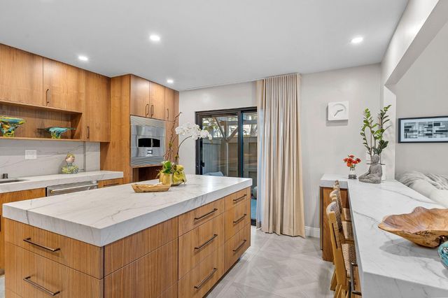 2126 University Park Dr, Sacramento, CA 95825