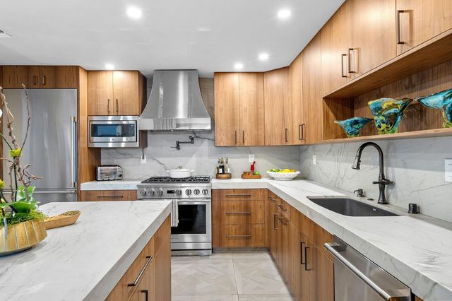 2126 University Park Dr, Sacramento, CA 95825