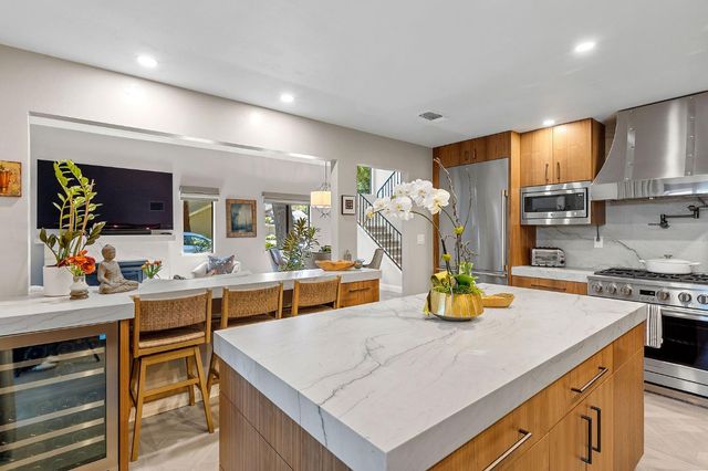 2126 University Park Dr, Sacramento, CA 95825