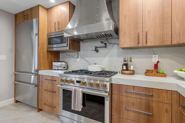 2126 University Park Dr, Sacramento, CA 95825