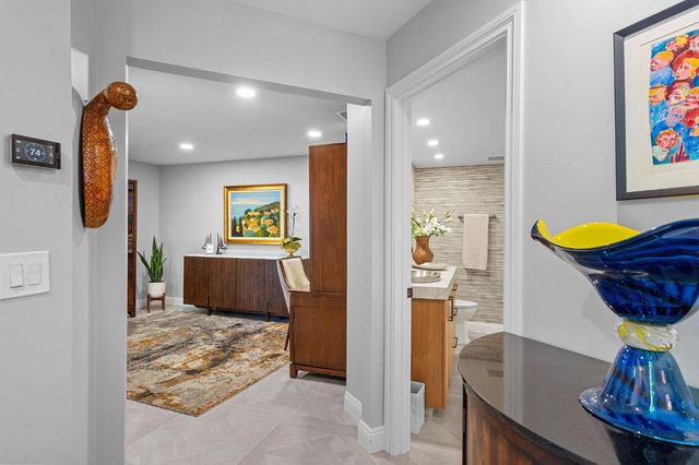 2126 University Park Dr, Sacramento, CA 95825