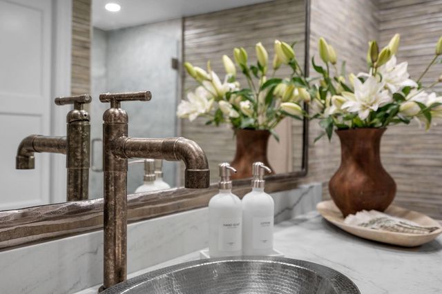 2126 University Park Dr, Sacramento, CA 95825