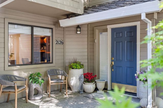 2126 University Park Dr, Sacramento, CA 95825