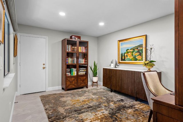 2126 University Park Dr, Sacramento, CA 95825