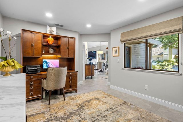 2126 University Park Dr, Sacramento, CA 95825