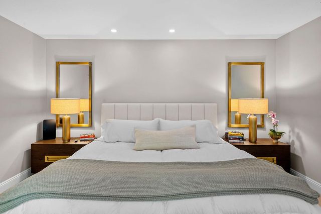 2126 University Park Dr, Sacramento, CA 95825