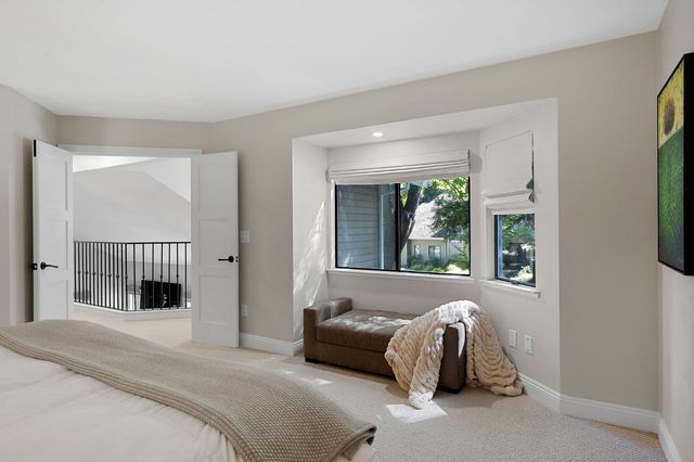 2126 University Park Dr, Sacramento, CA 95825