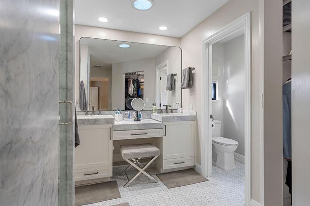 2126 University Park Dr, Sacramento, CA 95825