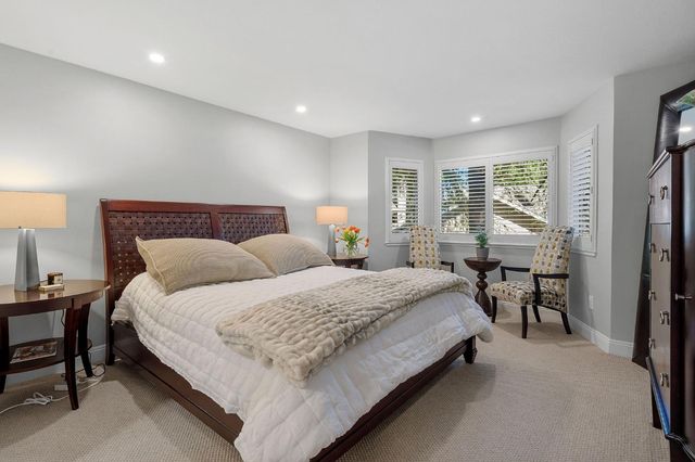 2126 University Park Dr, Sacramento, CA 95825