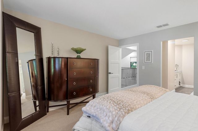 2126 University Park Dr, Sacramento, CA 95825