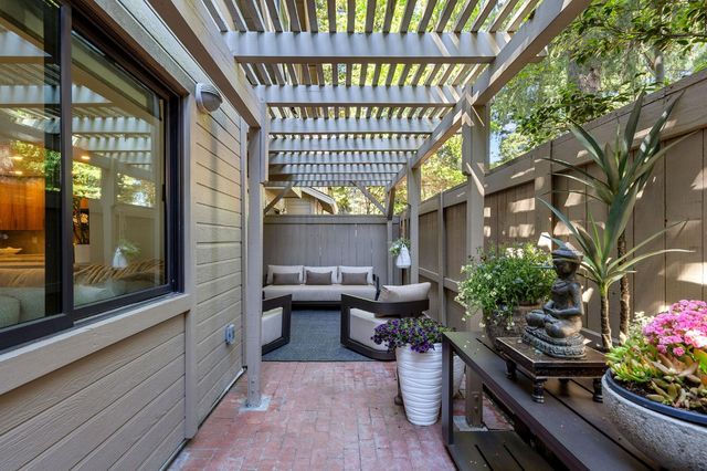 2126 University Park Dr, Sacramento, CA 95825