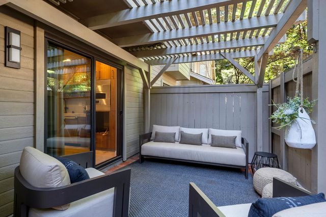 2126 University Park Dr, Sacramento, CA 95825