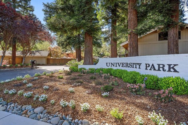 2126 University Park Dr, Sacramento, CA 95825