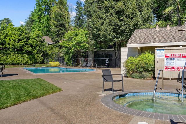 2126 University Park Dr, Sacramento, CA 95825