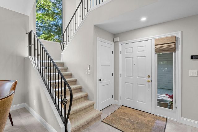 2126 University Park Dr, Sacramento, CA 95825