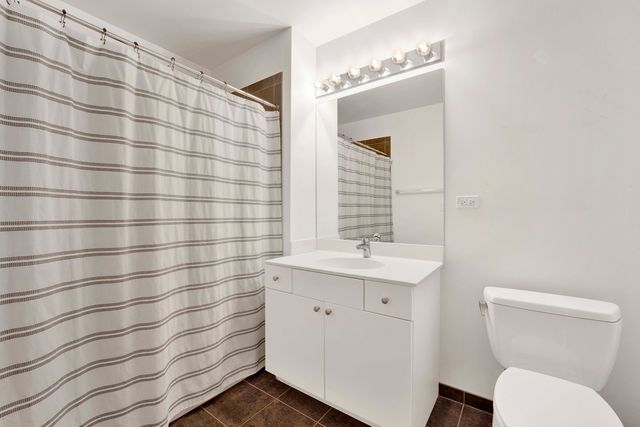 235 W Van Buren Street 2515, Chicago, IL 60607