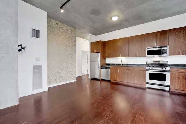 235 W Van Buren Street 2515, Chicago, IL 60607