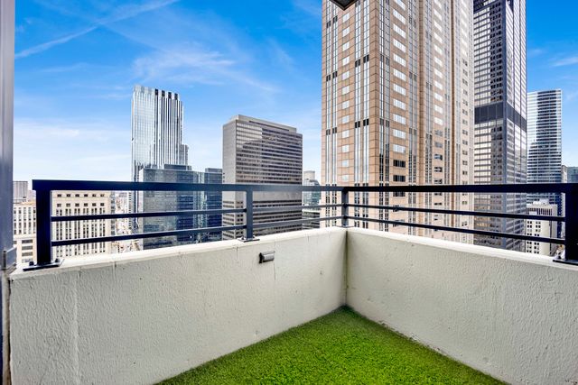 235 W Van Buren Street 2515, Chicago, IL 60607