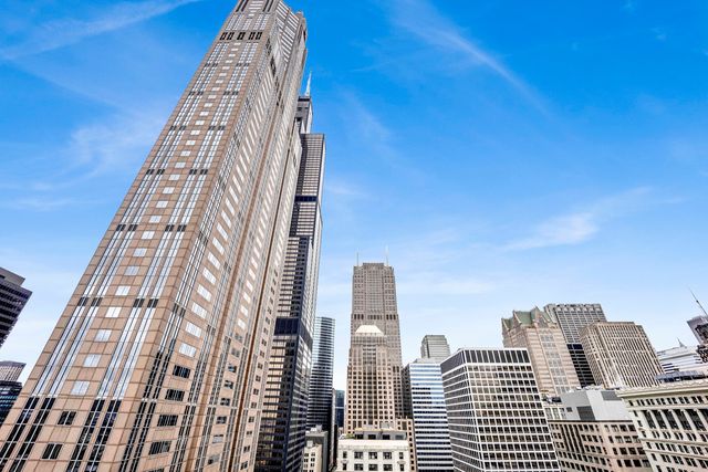 235 W Van Buren Street 2515, Chicago, IL 60607