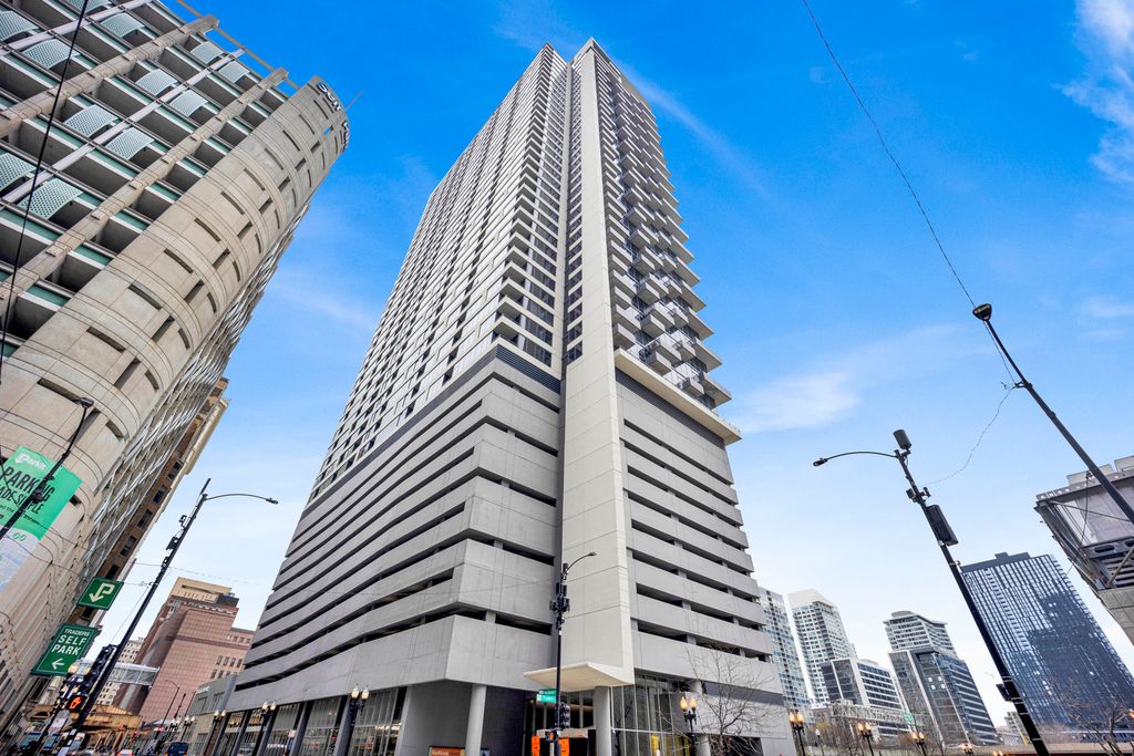 235 W Van Buren Street 2515, Chicago, IL 60607