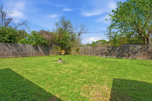 805 S Circle Drive, Baytown, TX 77520