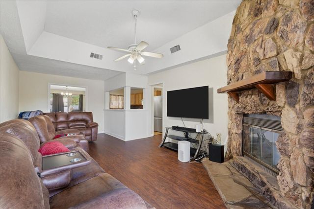 805 S Circle Drive, Baytown, TX 77520