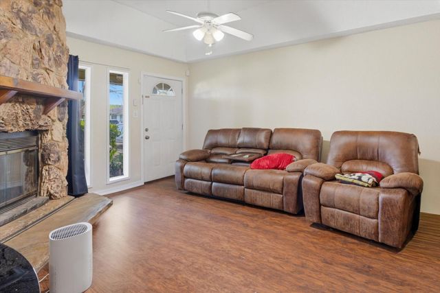 805 S Circle Drive, Baytown, TX 77520