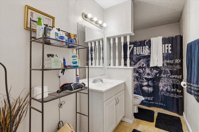 805 S Circle Drive, Baytown, TX 77520