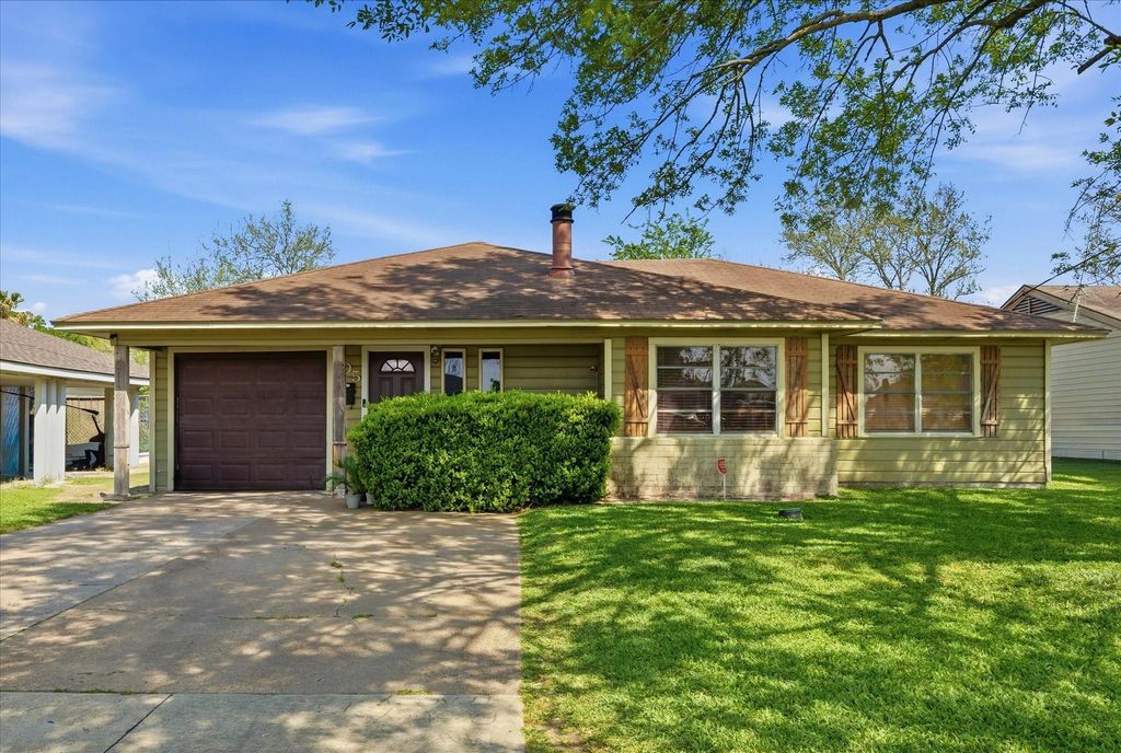 805 S Circle Drive, Baytown, TX 77520