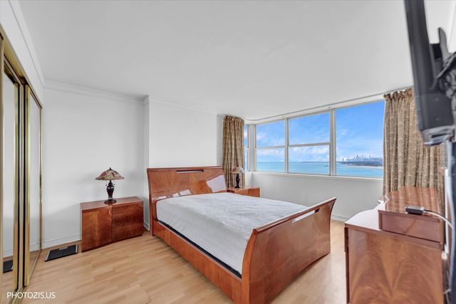 6301 N Sheridan Road 11R, Chicago, IL 60660