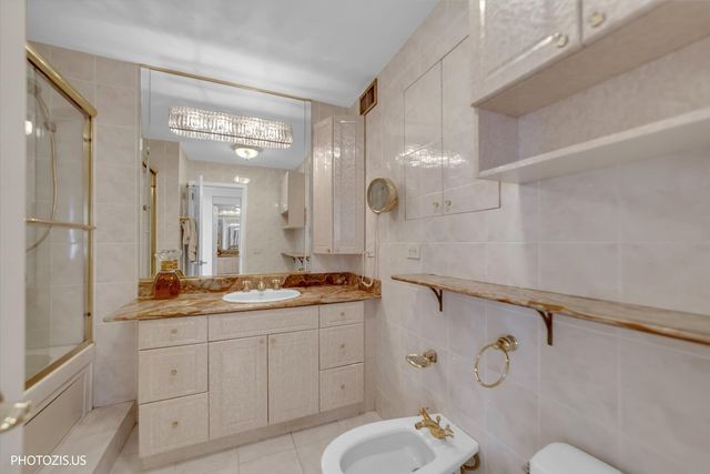 6301 N Sheridan Road 11R, Chicago, IL 60660