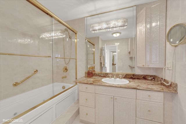 6301 N Sheridan Road 11R, Chicago, IL 60660