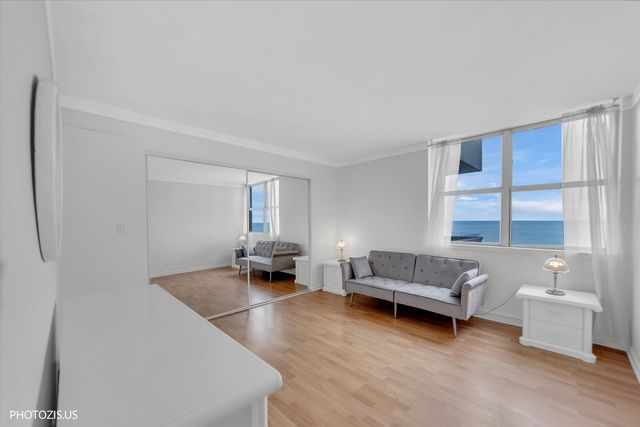 6301 N Sheridan Road 11R, Chicago, IL 60660