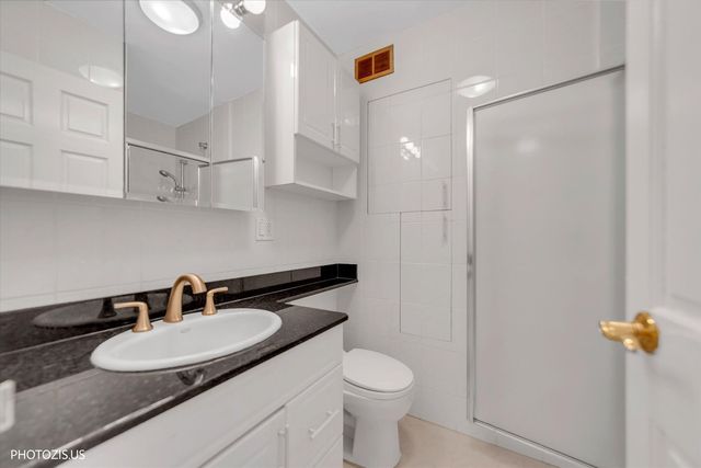 6301 N Sheridan Road 11R, Chicago, IL 60660