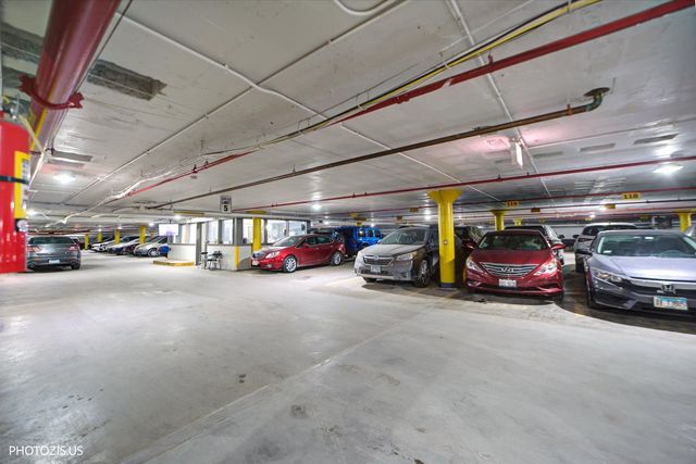 6301 N Sheridan Road 11R, Chicago, IL 60660