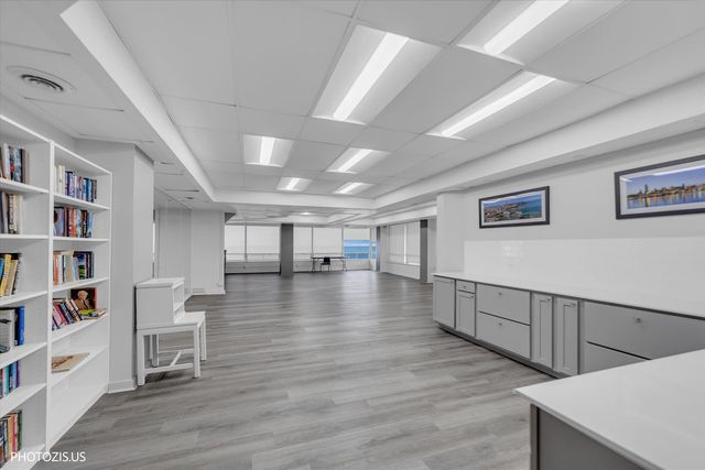 6301 N Sheridan Road 11R, Chicago, IL 60660