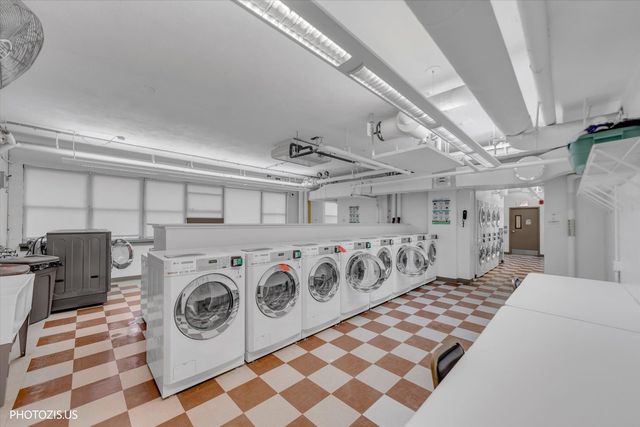 6301 N Sheridan Road 11R, Chicago, IL 60660