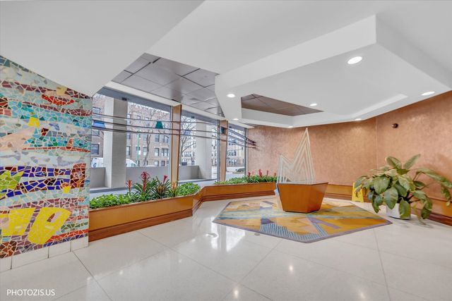 6301 N Sheridan Road 11R, Chicago, IL 60660