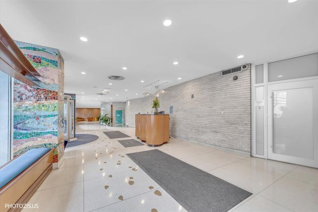 6301 N Sheridan Road 11R, Chicago, IL 60660