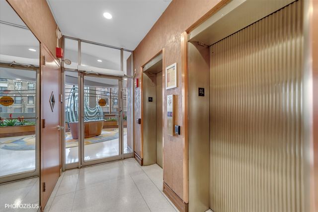 6301 N Sheridan Road 11R, Chicago, IL 60660