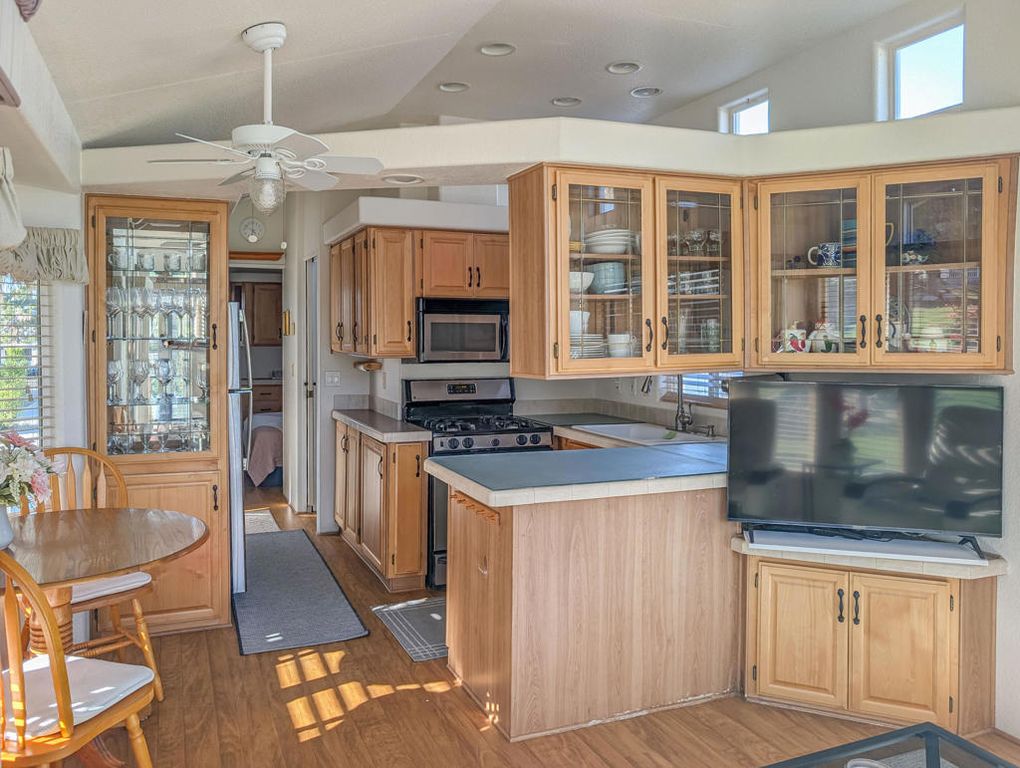 Image 10 of property listing at 70200 Dillon Road 581, Desert Hot Springs, CA 92241