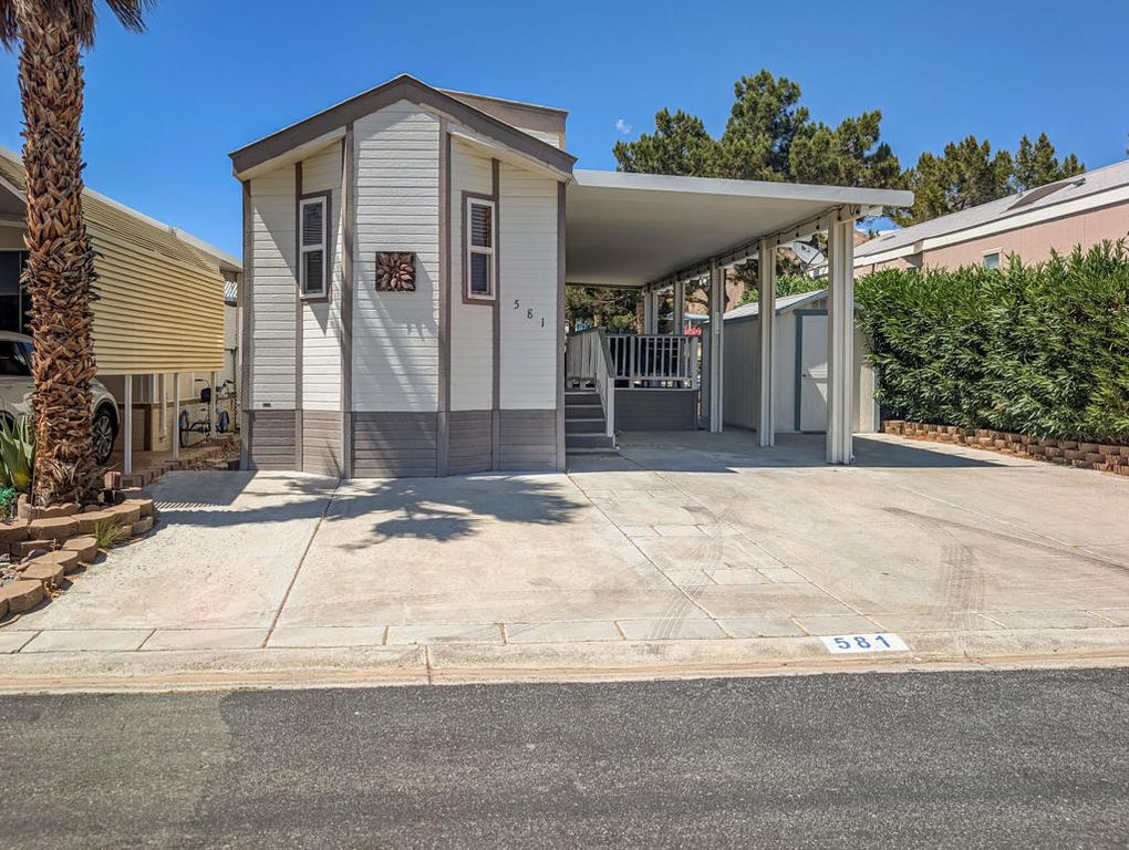 Image 2 of property listing at 70200 Dillon Road 581, Desert Hot Springs, CA 92241