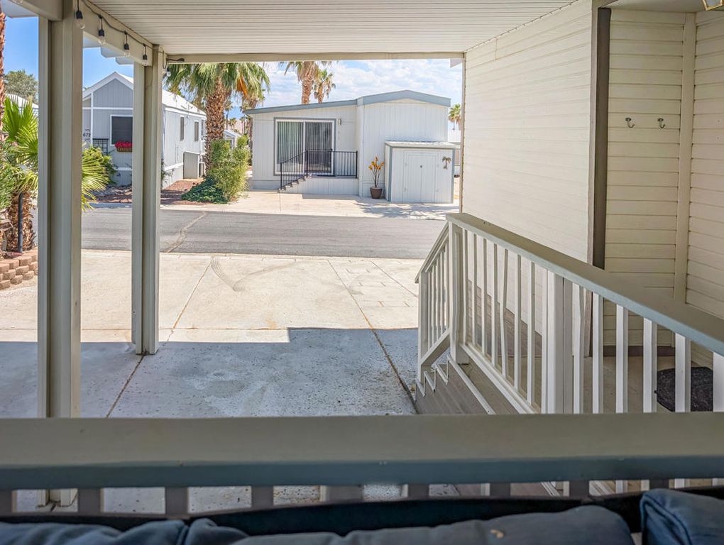 Image 5 of property listing at 70200 Dillon Road 581, Desert Hot Springs, CA 92241