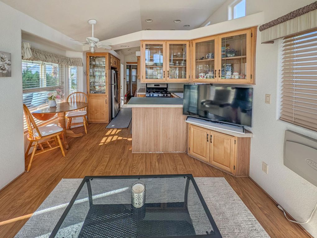 Image 7 of property listing at 70200 Dillon Road 581, Desert Hot Springs, CA 92241