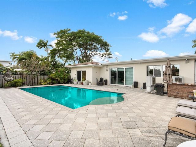 1000 S Shore Dr, Miami Beach, FL 33141