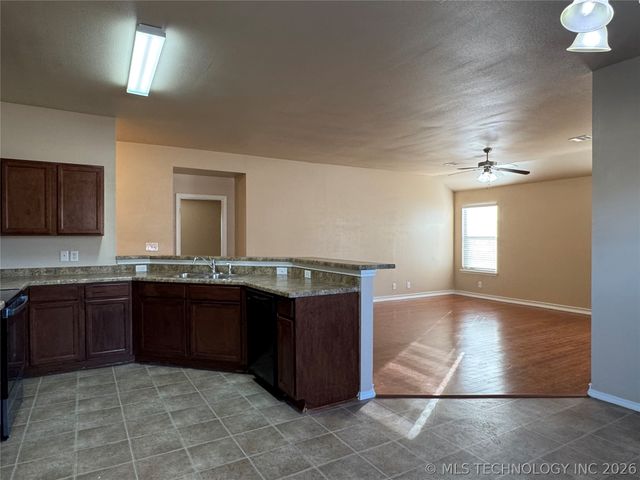 14750 S Hickory Place, Glenpool, OK 74033