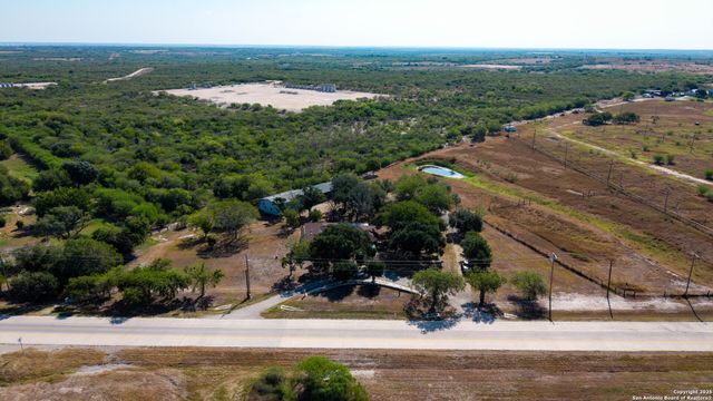 1431 S SH-123, Karnes City, TX 78118