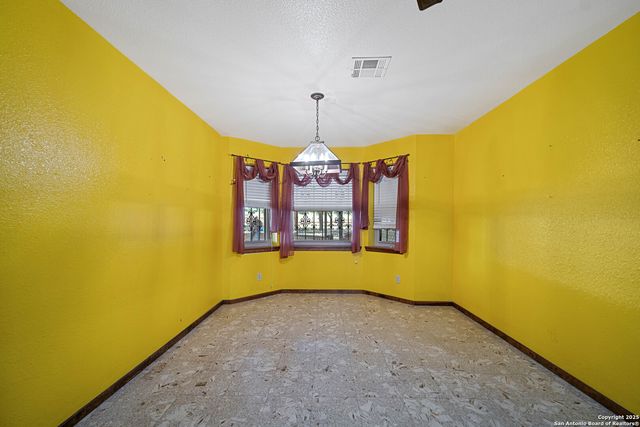 1431 S SH-123, Karnes City, TX 78118