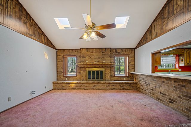 1431 S SH-123, Karnes City, TX 78118